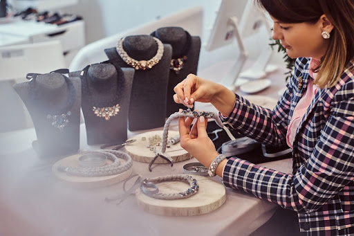 How RFID Smart Products Improve Jewelry Management