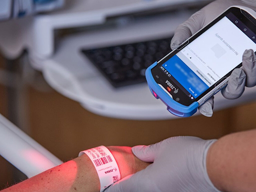 Patient Tracking Solution Using RFID, BLE, and RTLS: Which Technology Fits Your Hospital?